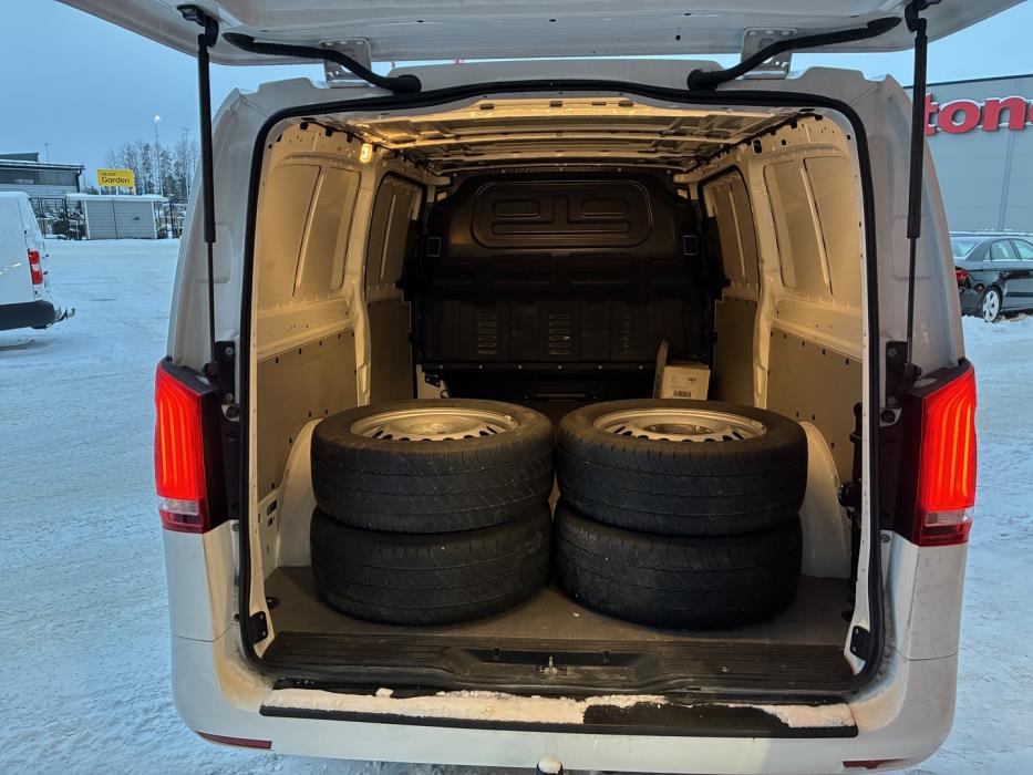 MERCEDES-BENZ Vito 2023