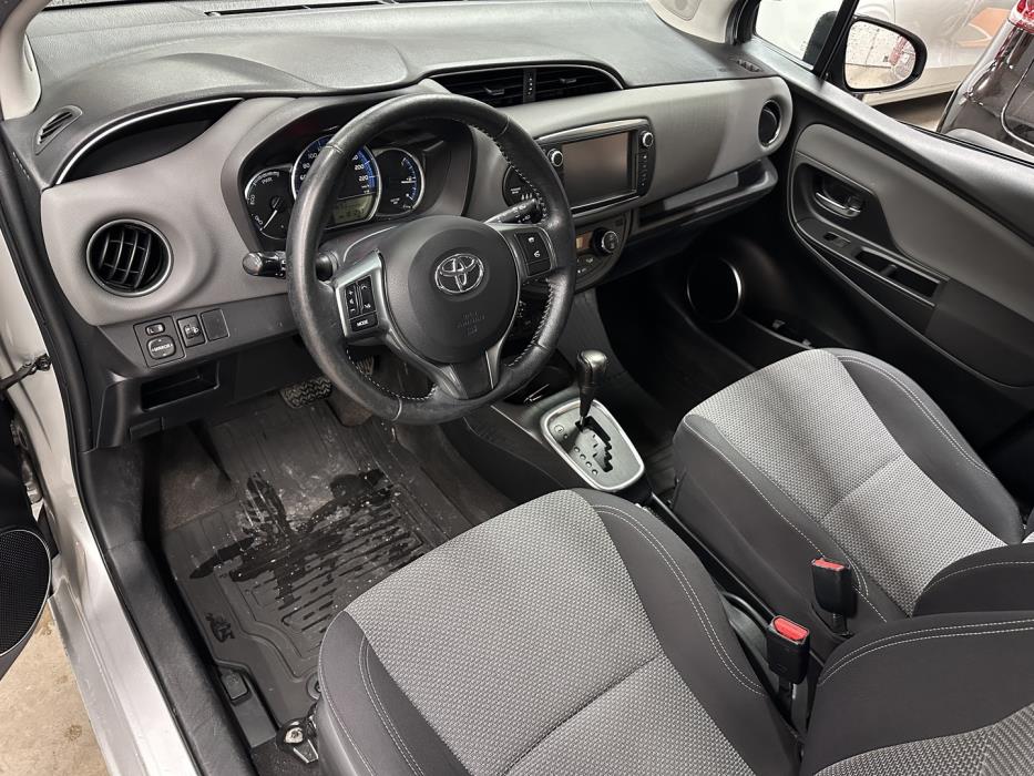 TOYOTA Yaris 2016