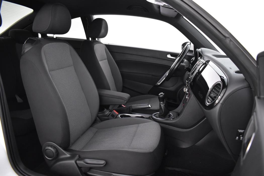 VOLKSWAGEN Beetle 2018