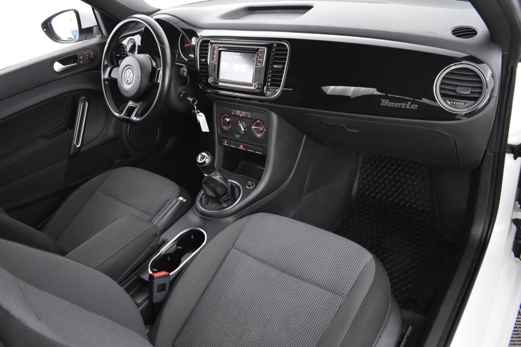 VOLKSWAGEN Beetle 2018