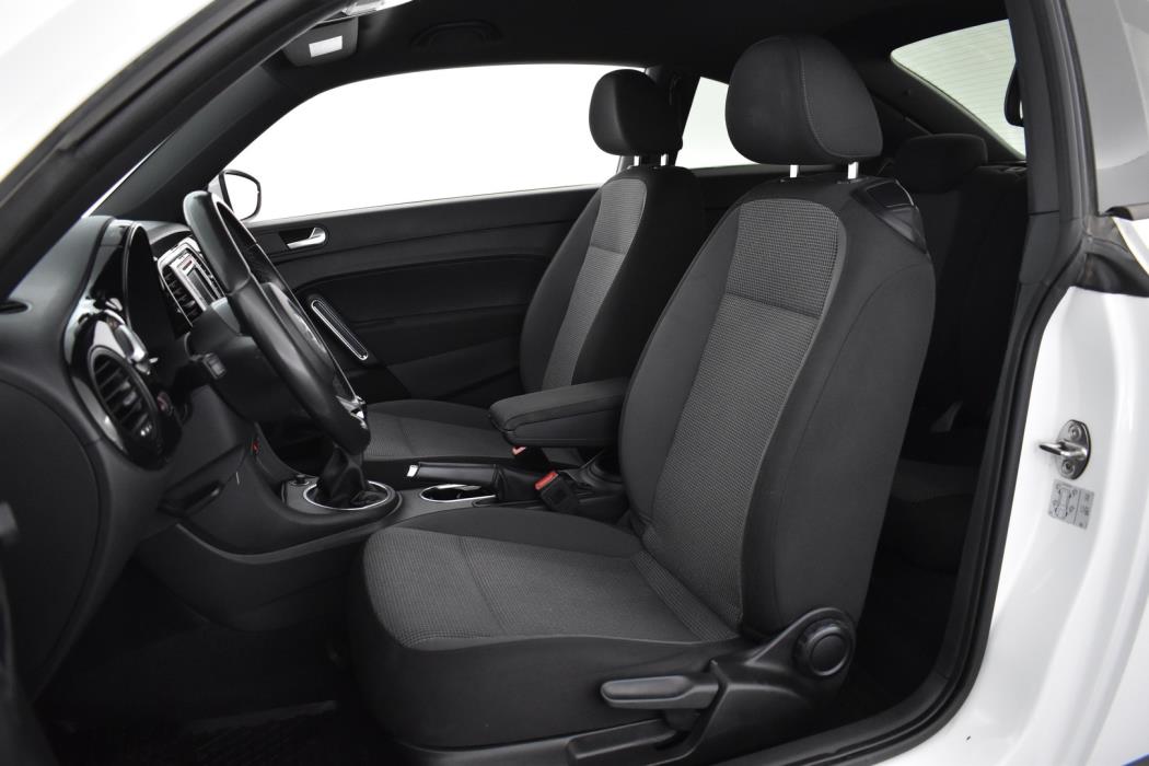 VOLKSWAGEN Beetle 2018