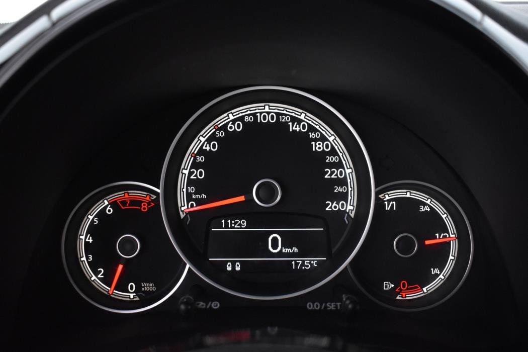 VOLKSWAGEN Beetle 2018