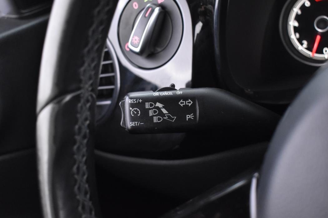 VOLKSWAGEN Beetle 2018