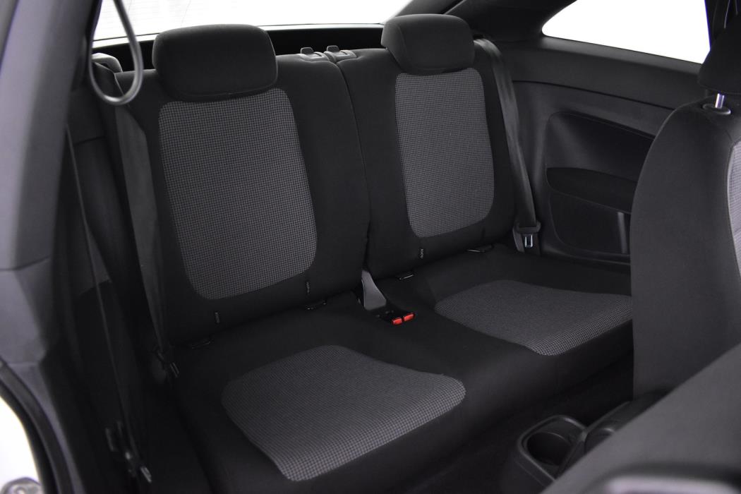 VOLKSWAGEN Beetle 2018