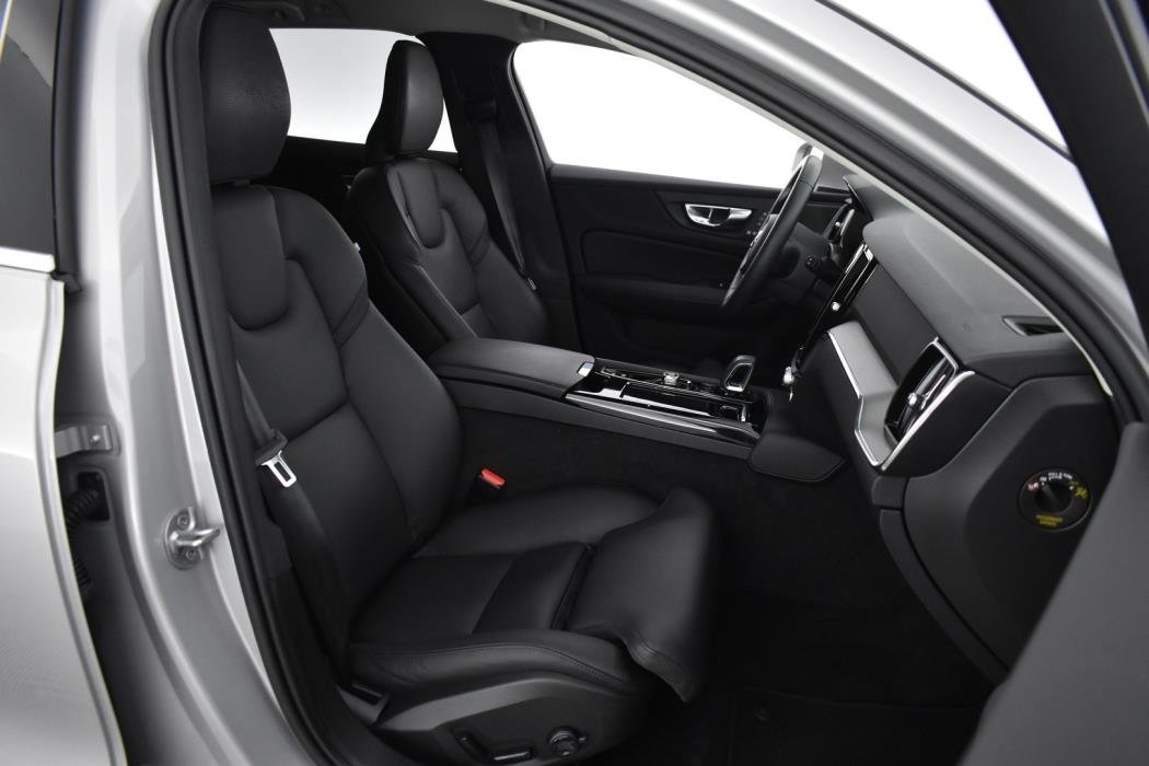 VOLVO V60 2024