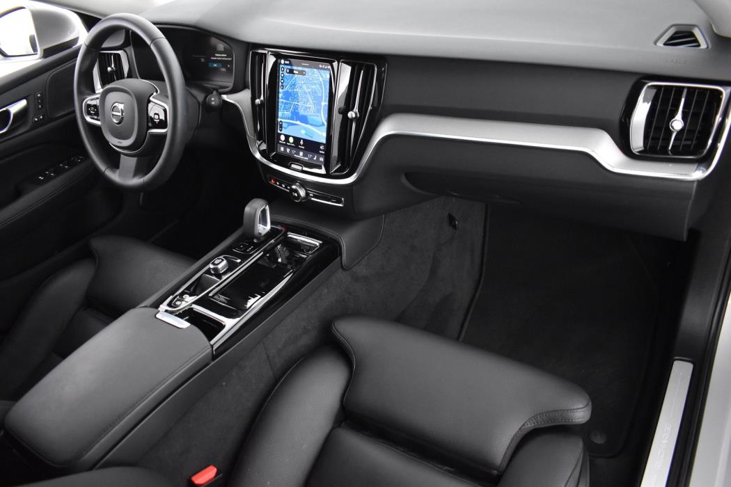 VOLVO V60 2024