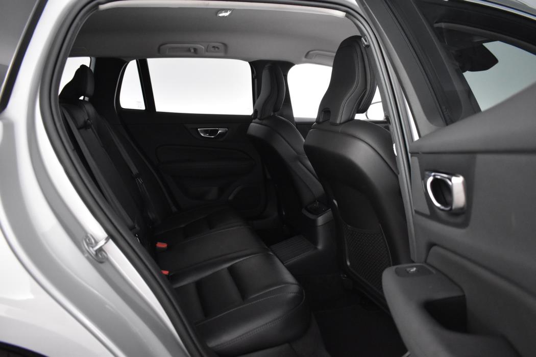 VOLVO V60 2024