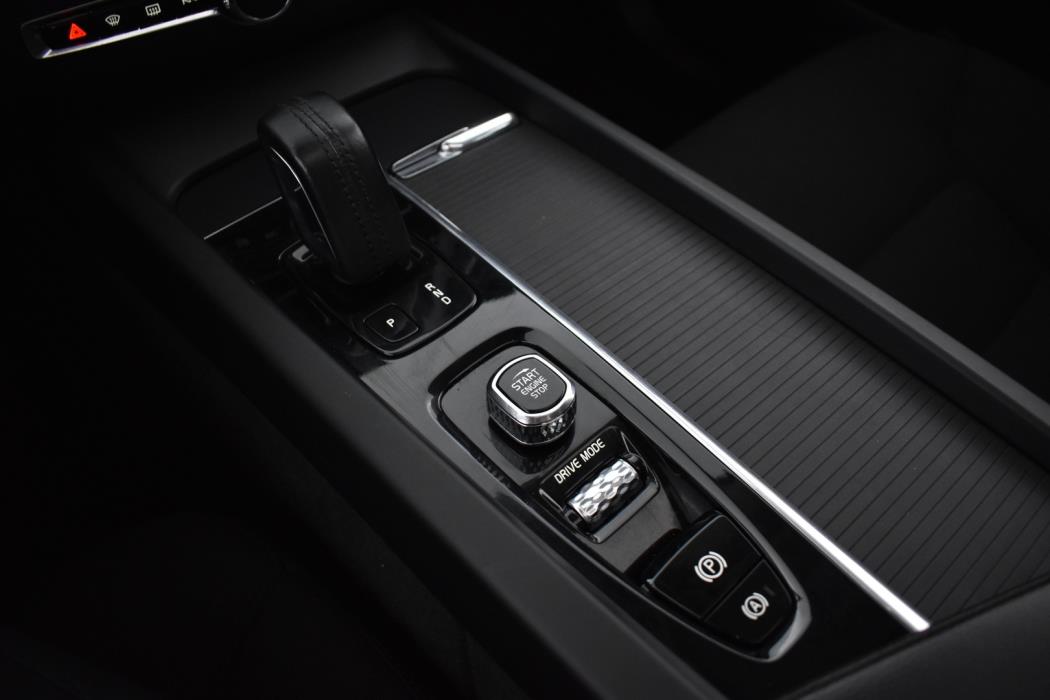 VOLVO XC60 2021