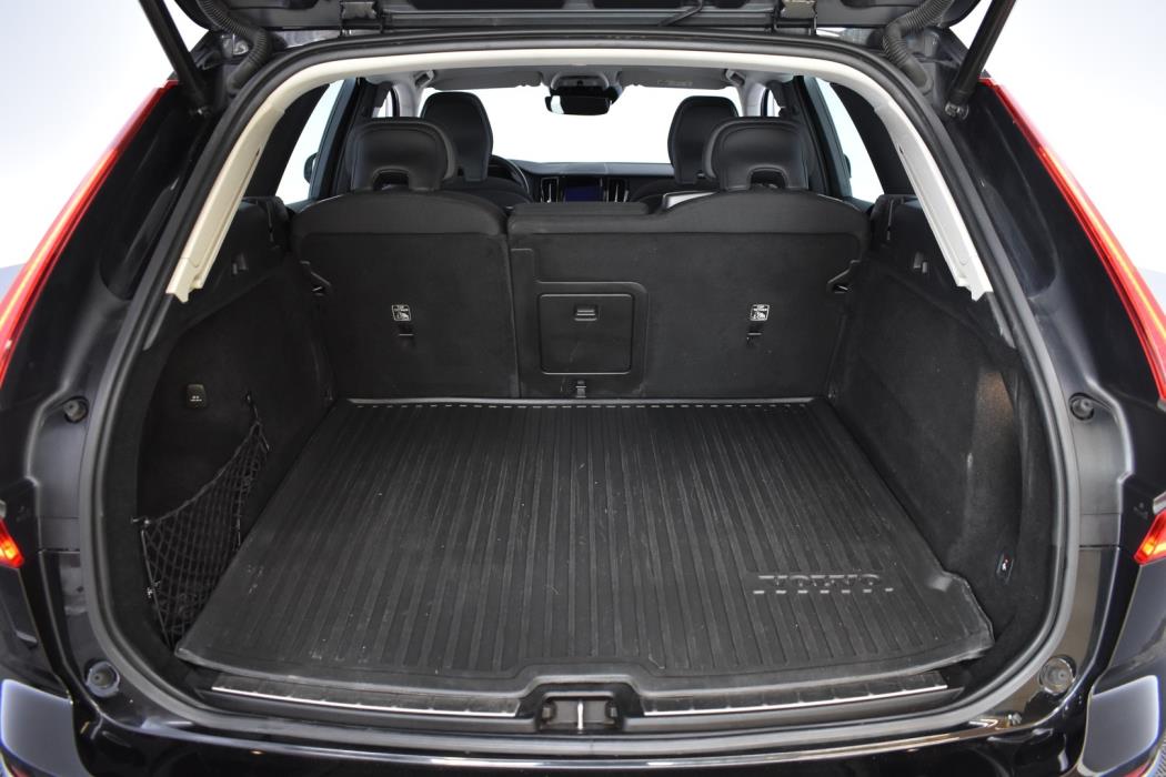 VOLVO XC60 2021