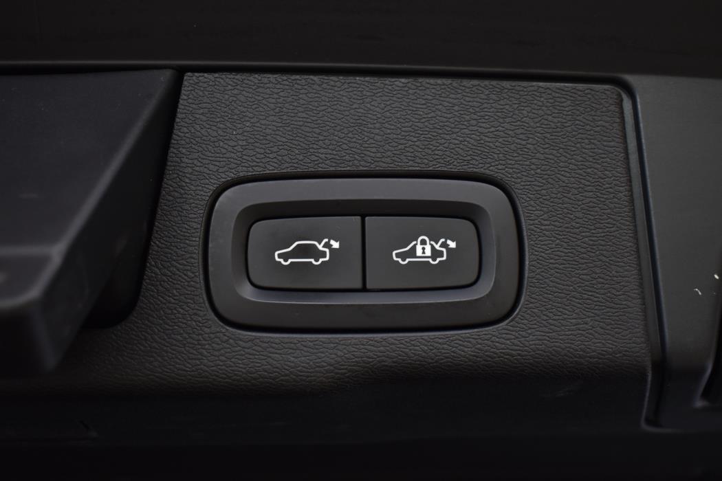 VOLVO XC60 2021