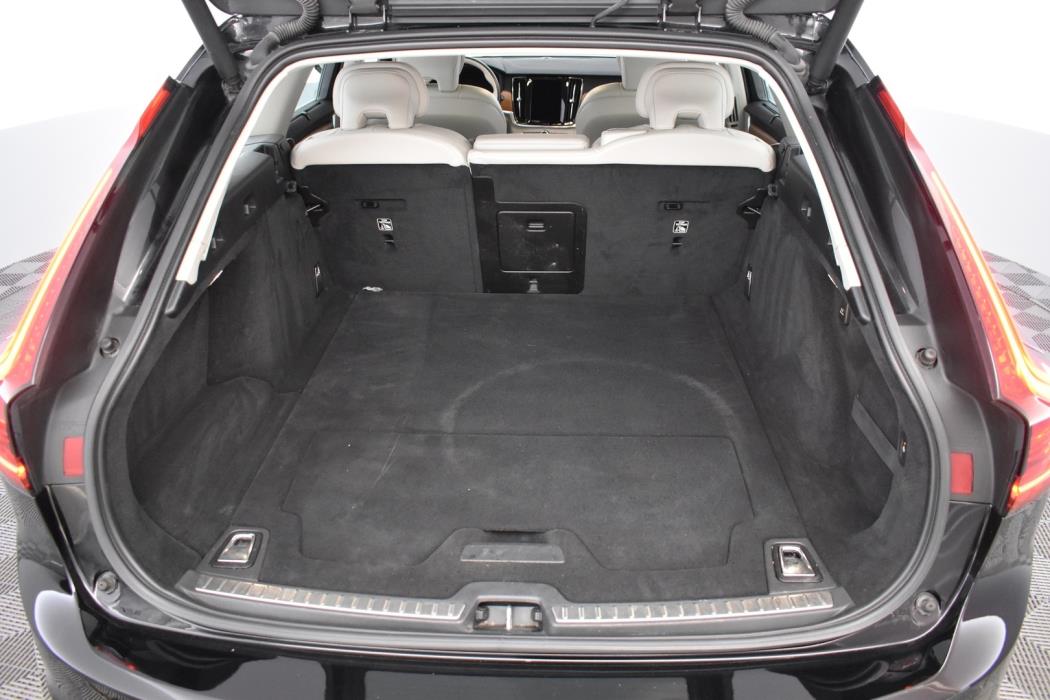 VOLVO V90 2022