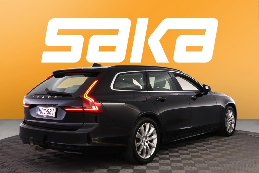 VOLVO V90 2022