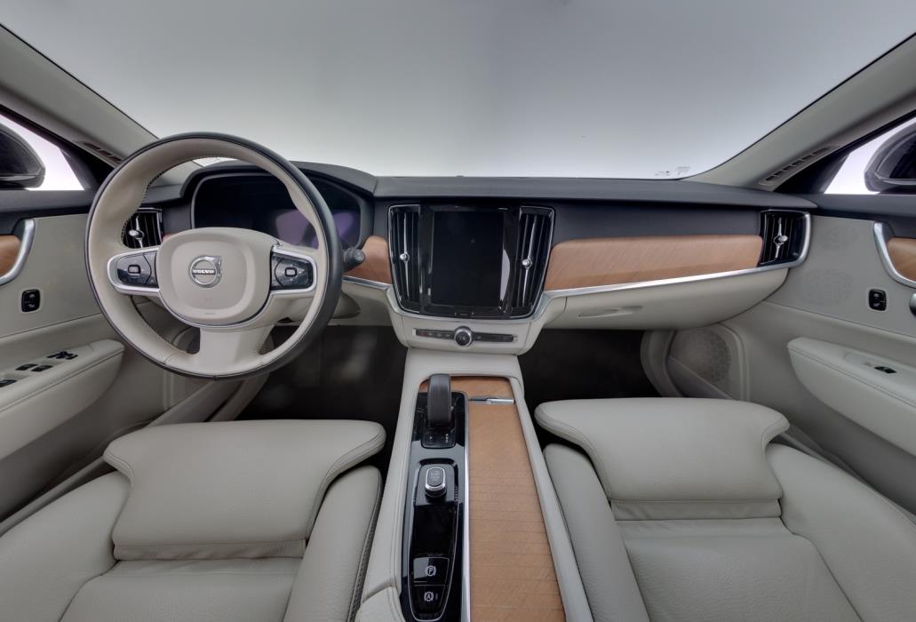 VOLVO V90 2022