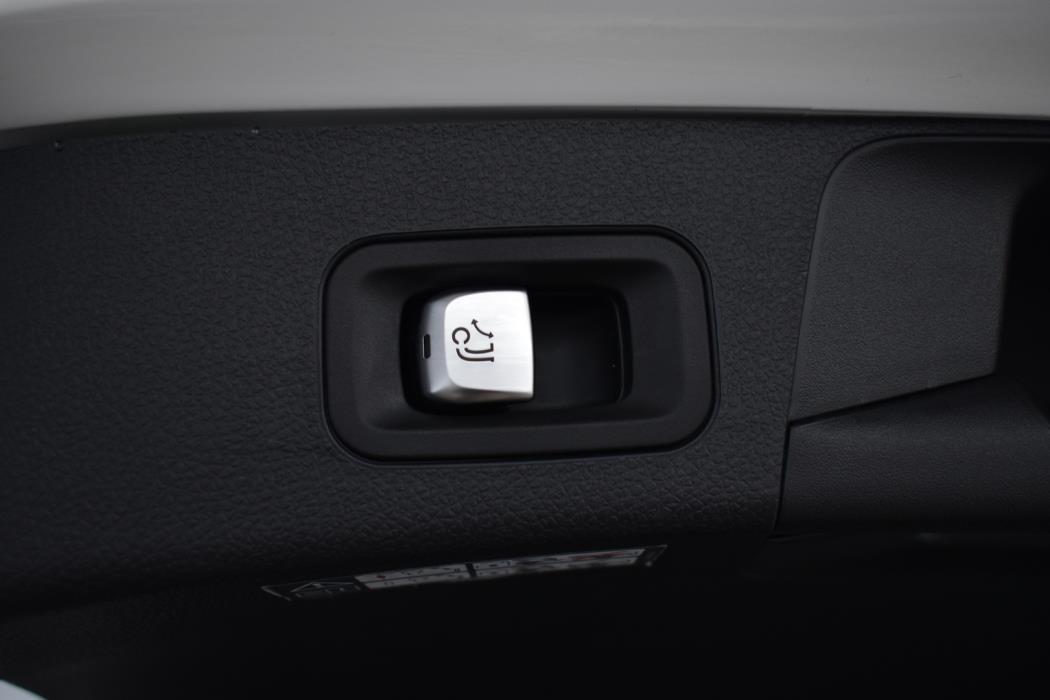 MERCEDES-BENZ C 2019