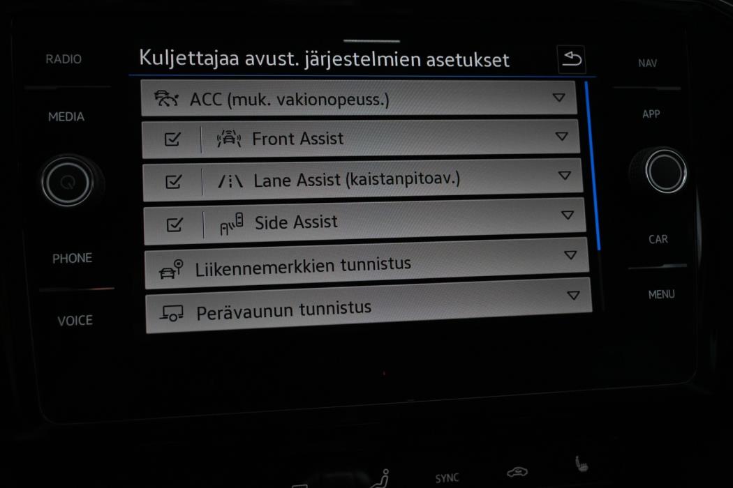 VOLKSWAGEN Passat 2022