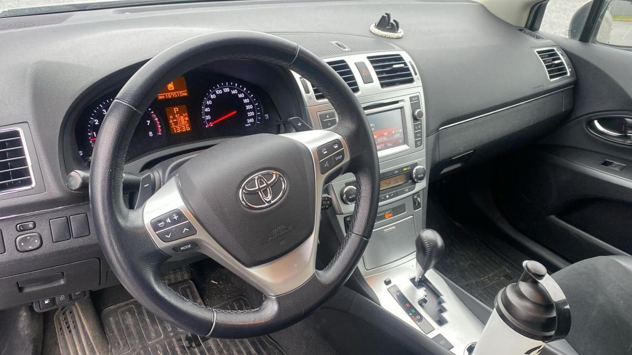 TOYOTA Avensis 2015