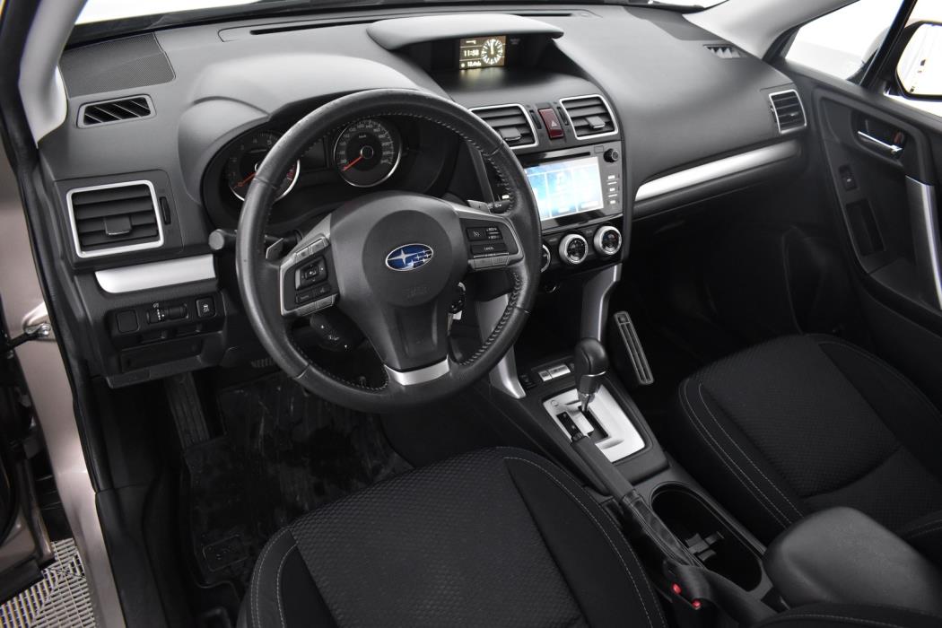 SUBARU Forester 2016