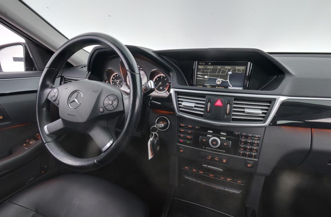 MERCEDES-BENZ E 2011