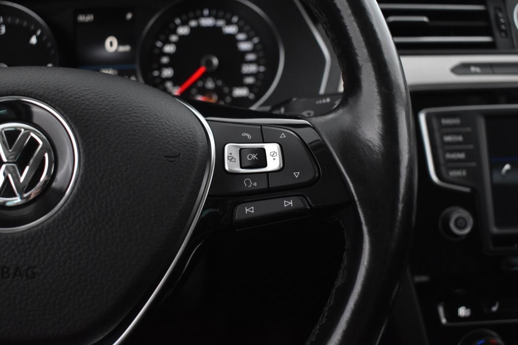 VOLKSWAGEN Passat 2016
