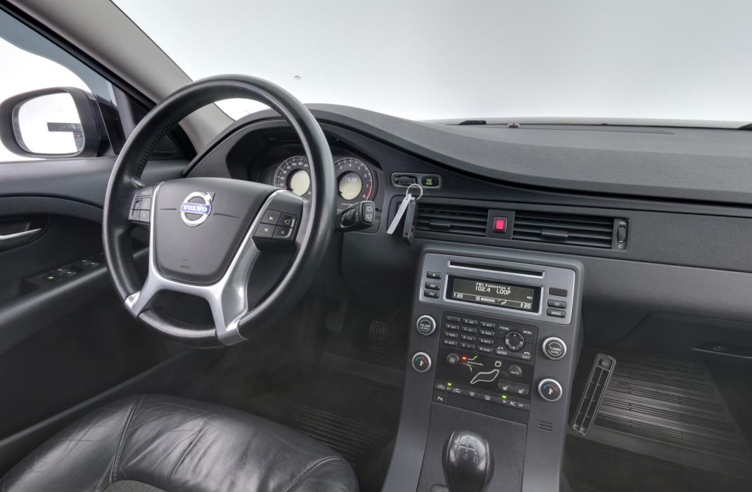VOLVO V70 2010