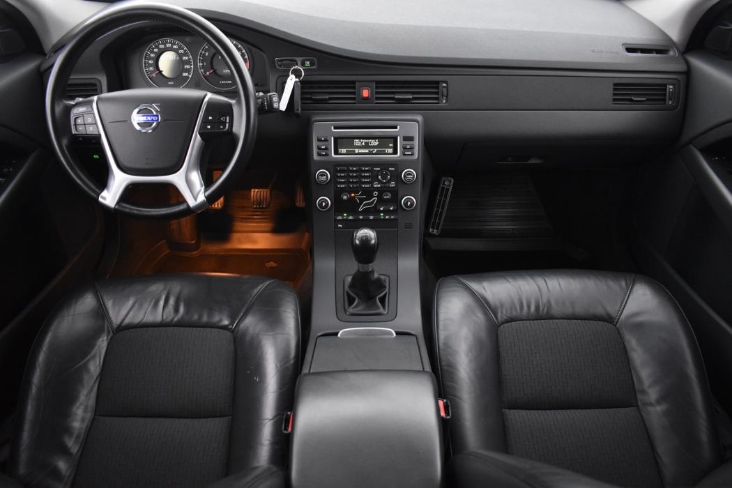 VOLVO V70 2010