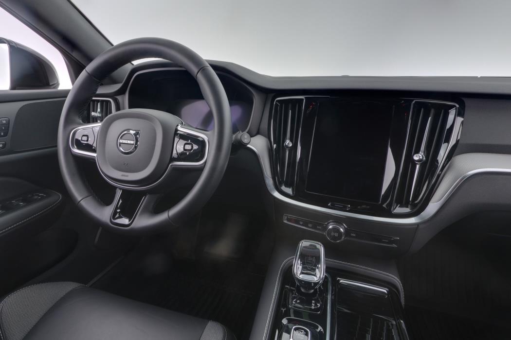 VOLVO V60 2023