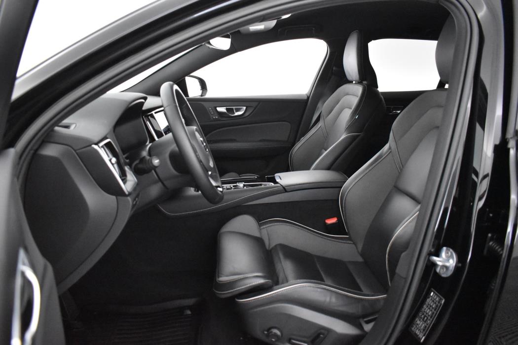 VOLVO V60 2023