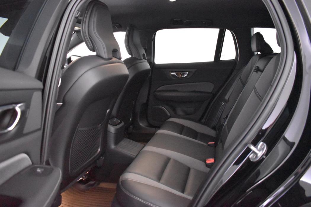 VOLVO V60 2023