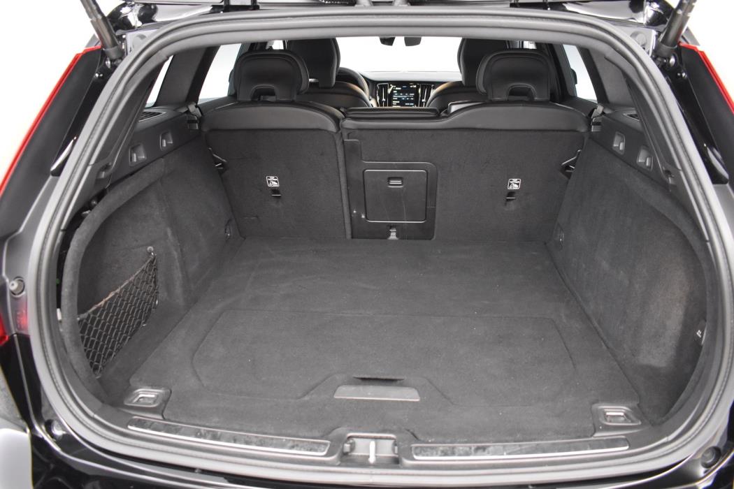VOLVO V60 2023