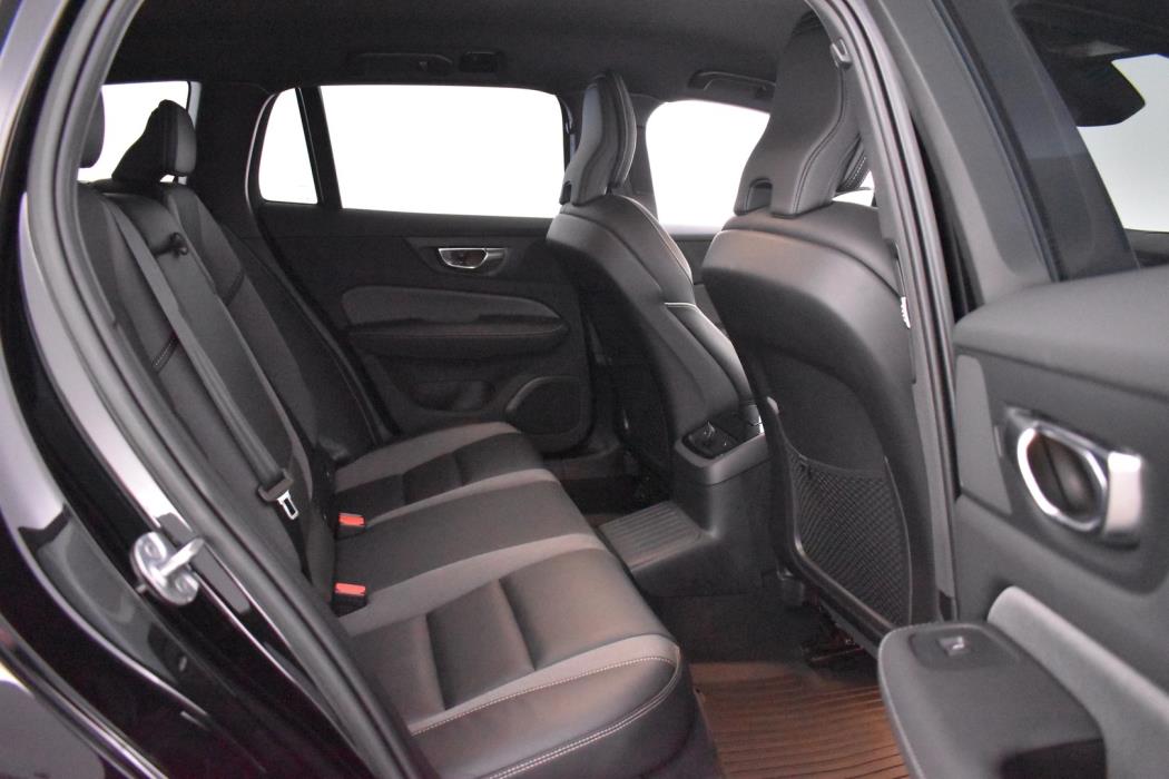 VOLVO V60 2023