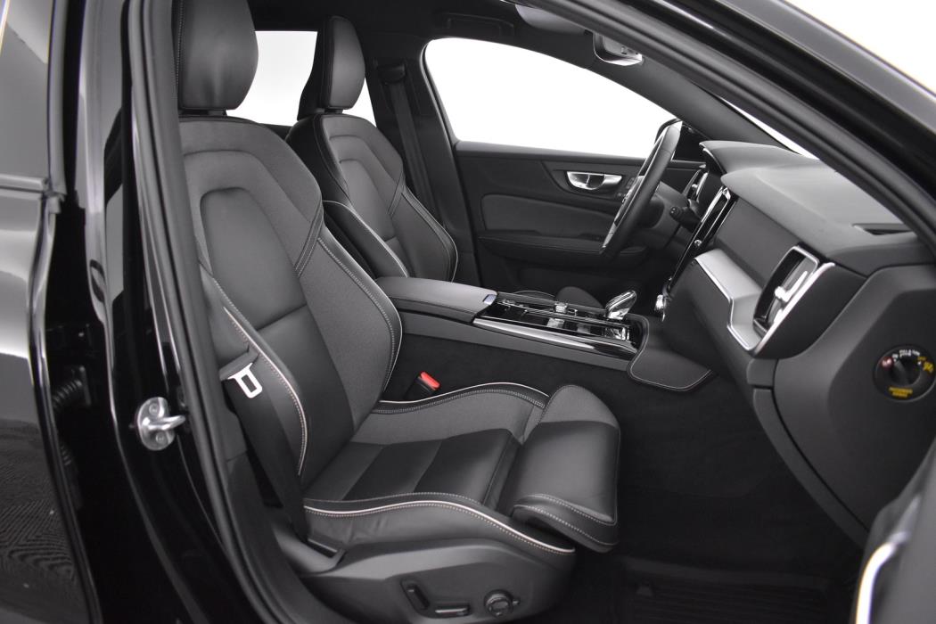 VOLVO V60 2023