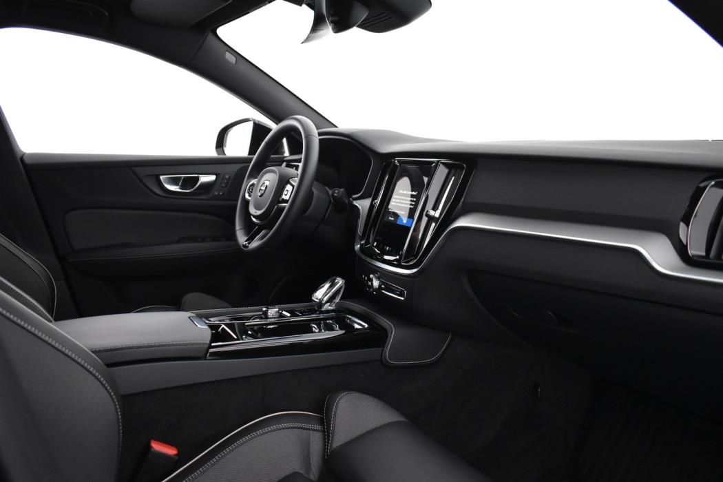 VOLVO V60 2023