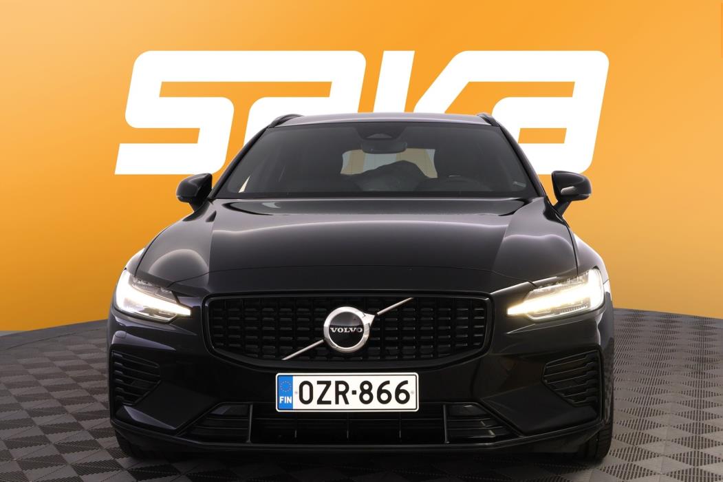 VOLVO V60 2023