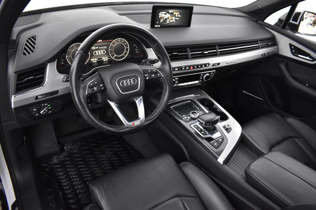 AUDI Q7 2017