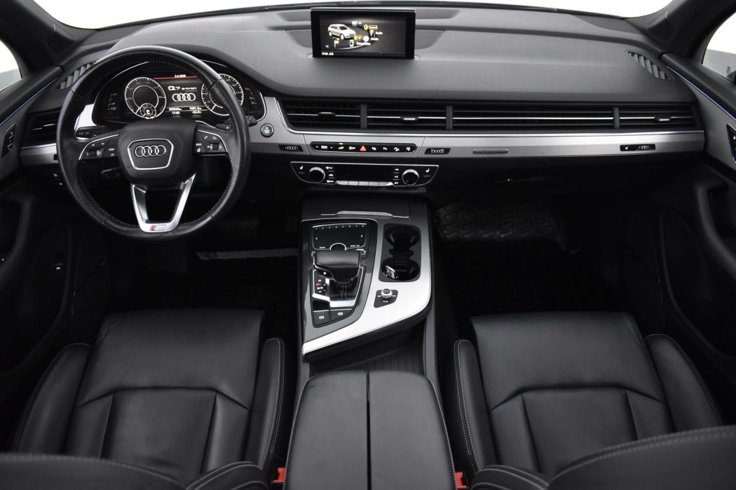 AUDI Q7 2017