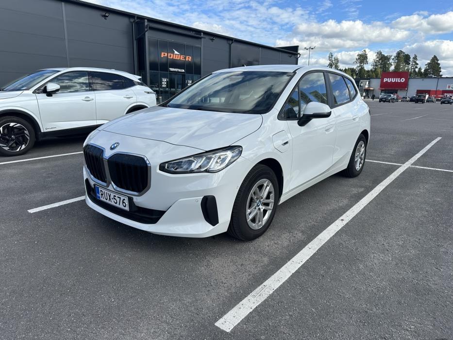 BMW 225 2023