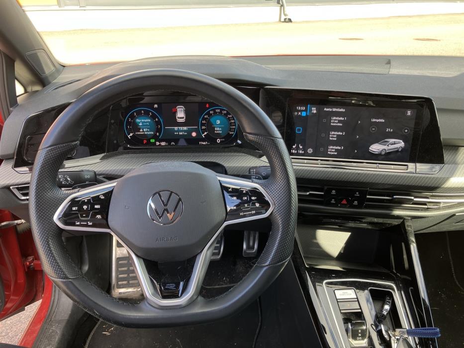 VOLKSWAGEN Golf 2023