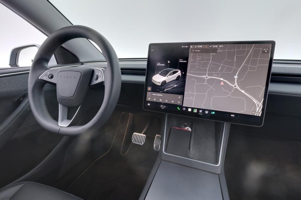 TESLA Model Y 2025
