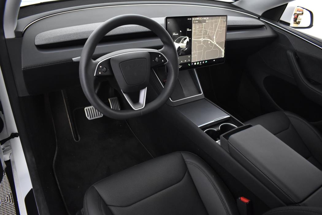 TESLA Model Y 2025