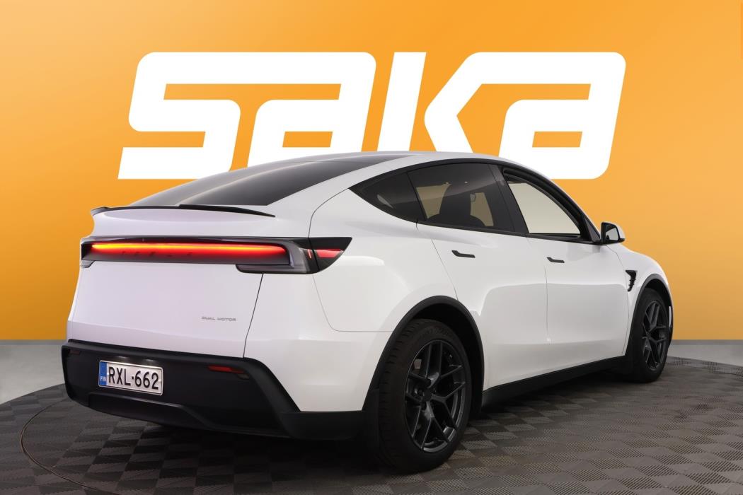 TESLA Model Y 2025