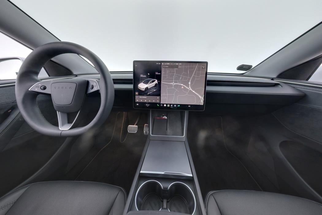 TESLA Model Y 2025