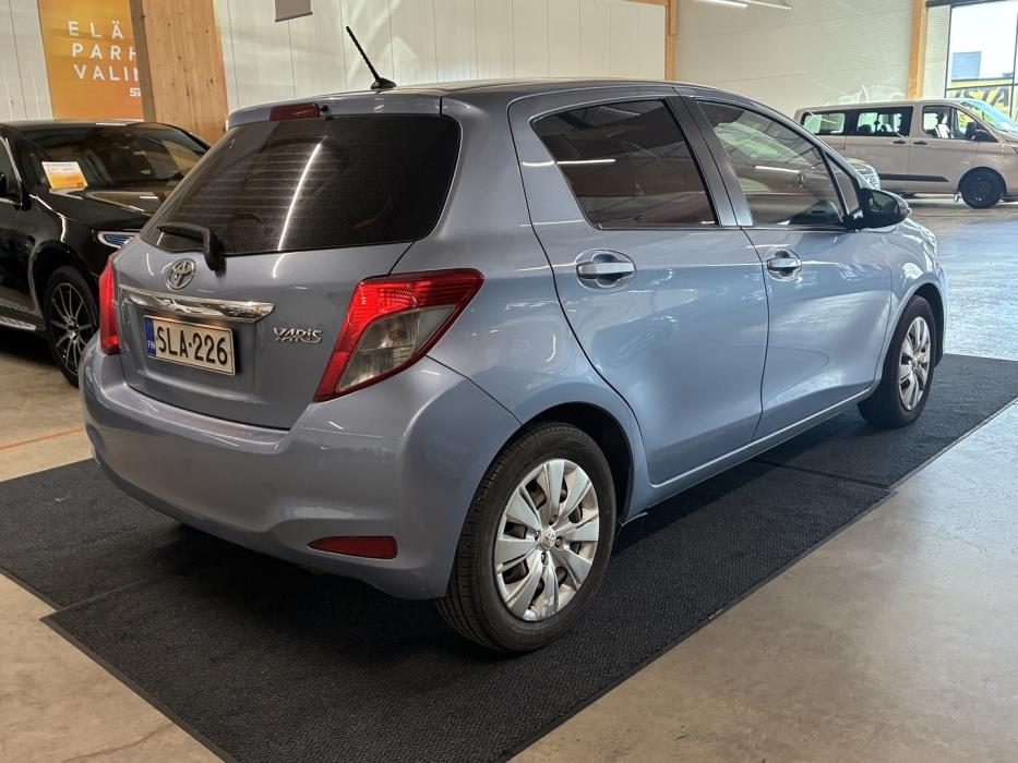 TOYOTA Yaris 2013