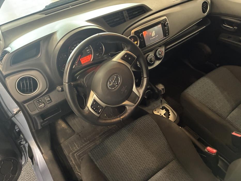 TOYOTA Yaris 2013