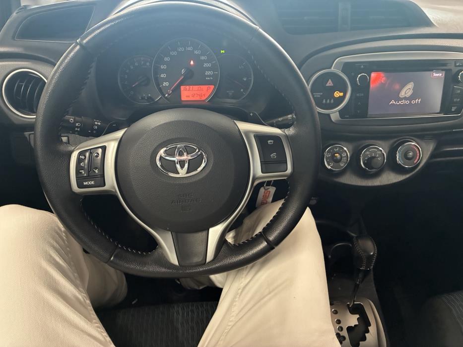TOYOTA Yaris 2013