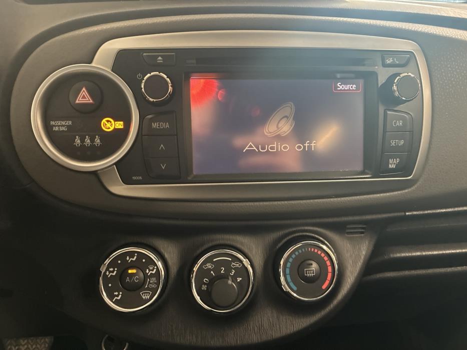 TOYOTA Yaris 2013