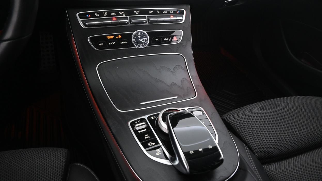 MERCEDES-BENZ E 2021