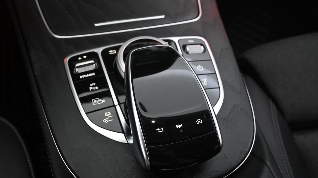 MERCEDES-BENZ E 2021