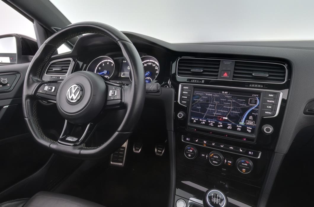 VOLKSWAGEN Golf 2015