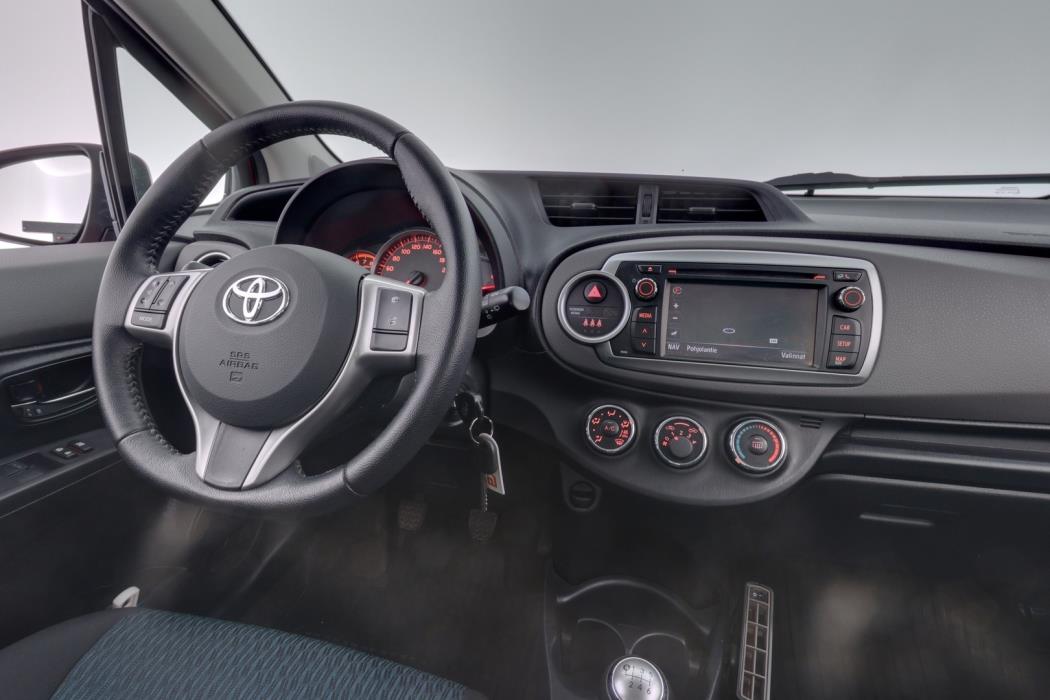 TOYOTA Yaris 2012