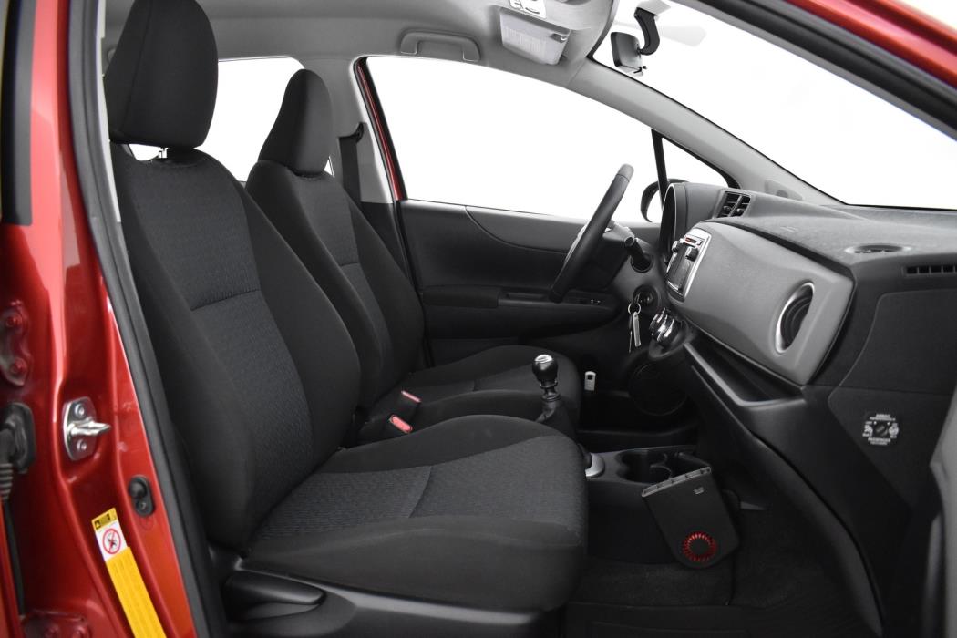TOYOTA Yaris 2012